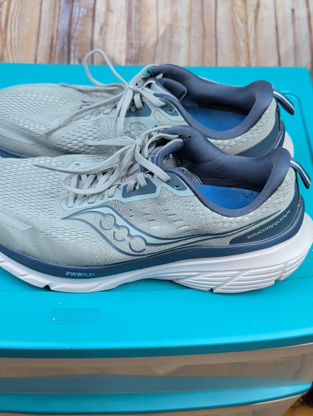 Saucony Light Gray & Navy Running Shoes 12.5